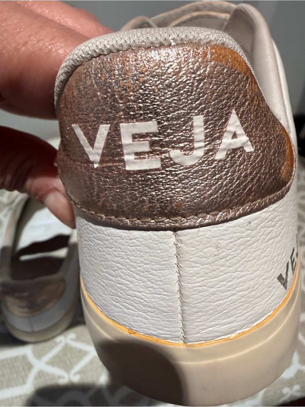 Veja Recife Logo Leather Sneaker. Size 9 - Picture 6 of 14